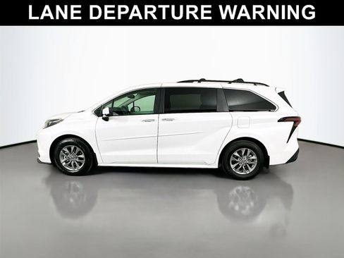 Used 2025 Toyota Sienna XLE w/ XLE Plus Package image 8