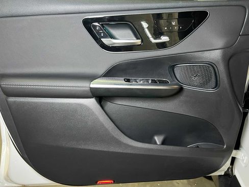 Used 2025 Mercedes-Benz GLC 300 4MATIC image 21