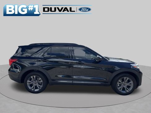Used 2022 Ford Explorer XLT w/ Equipment Group 202A AWD/4WD image 5