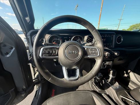 Used 2020 Jeep Gladiator Overland AWD/4WD image 16