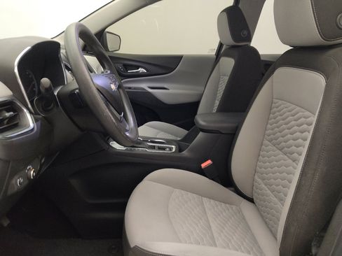 Used 2019 Chevrolet Equinox LS FWD image 17