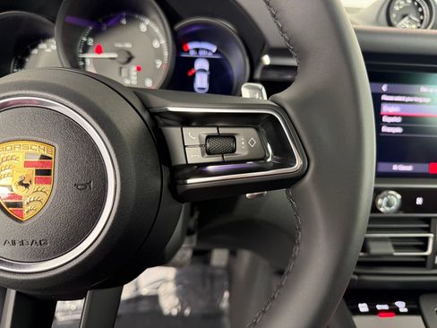 Certified 2026 Porsche Macan AWD/4WD image 33