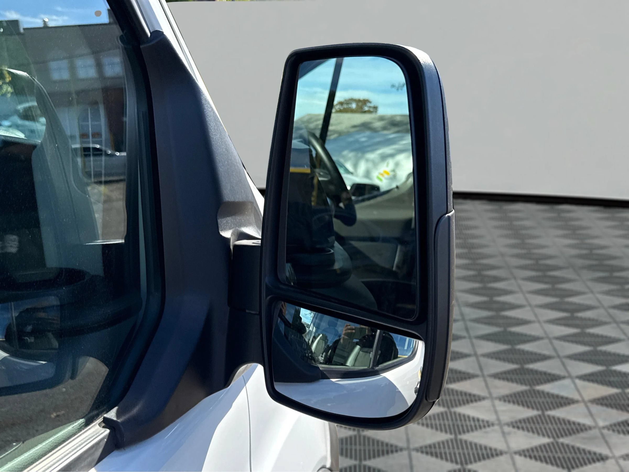 Used 2020 Ford Transit 250 Medium Roof AWD image 27