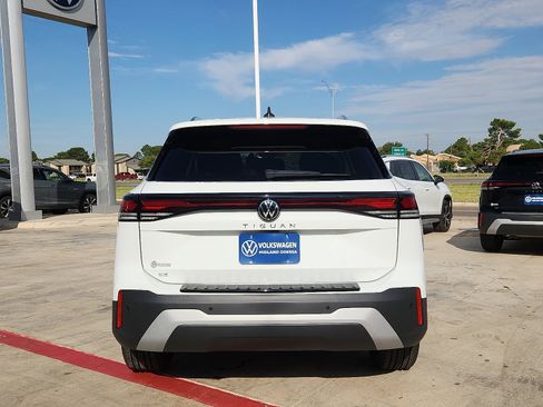 New 2025 Volkswagen Tiguan SE image 6