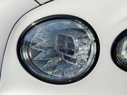 Used 2024 Bentley Flying Spur V8 image 19