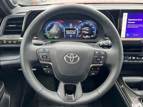 Certified 2025 Toyota Crown Signia AWD/4WD image 23
