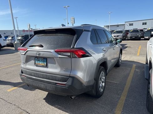 Used 2021 Toyota RAV4 LE AWD/4WD image 3