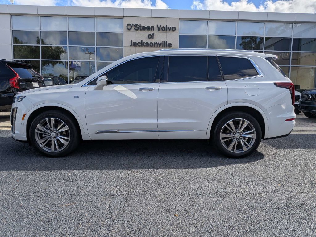 Used 2022 Cadillac XT6 Premium Luxury w/ Technology Package FWD image 3