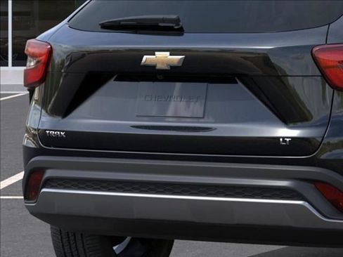 New 2026 Chevrolet Trax LT w/ LT Convenience Package FWD image 14