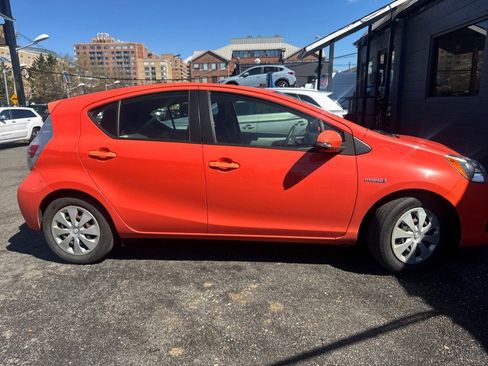 Used 2013 Toyota Prius C Three image 5