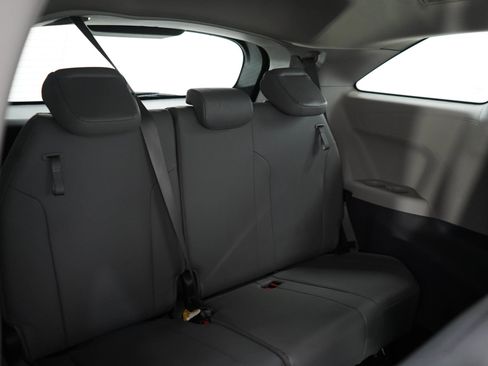 Used 2021 Toyota Sienna XLE AWD/4WD image 13