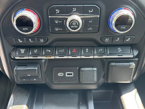 Used 2021 GMC Sierra 2500 Denali w/ Denali Ultimate Package AWD/4WD image 34