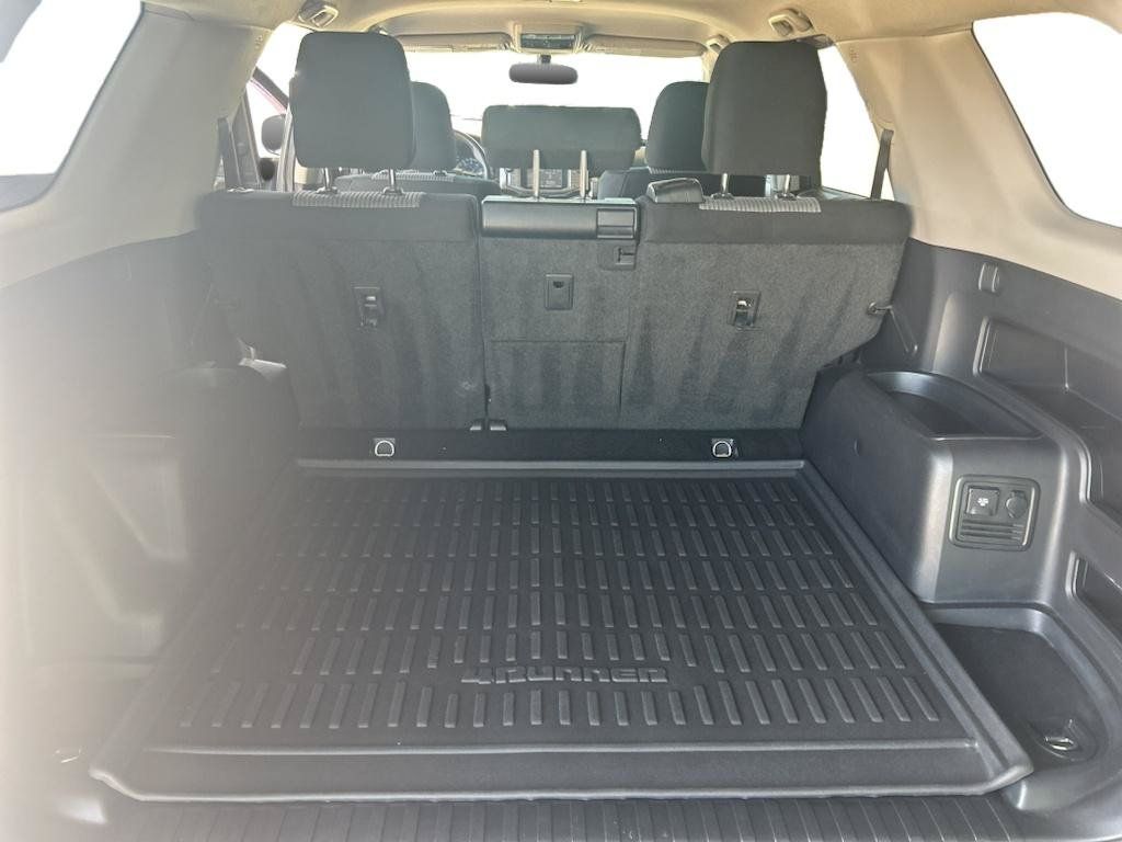 Used 2015 Toyota 4Runner SR5 AWD/4WD image 8