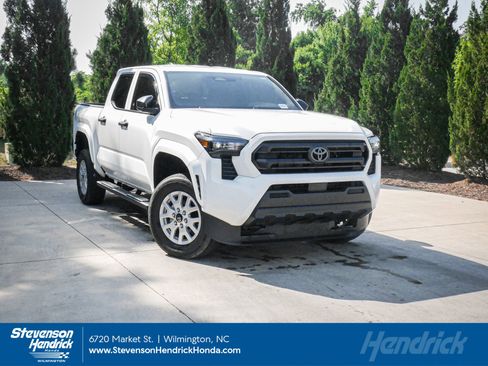 Used 2025 Toyota Tacoma SR AWD/4WD image 1