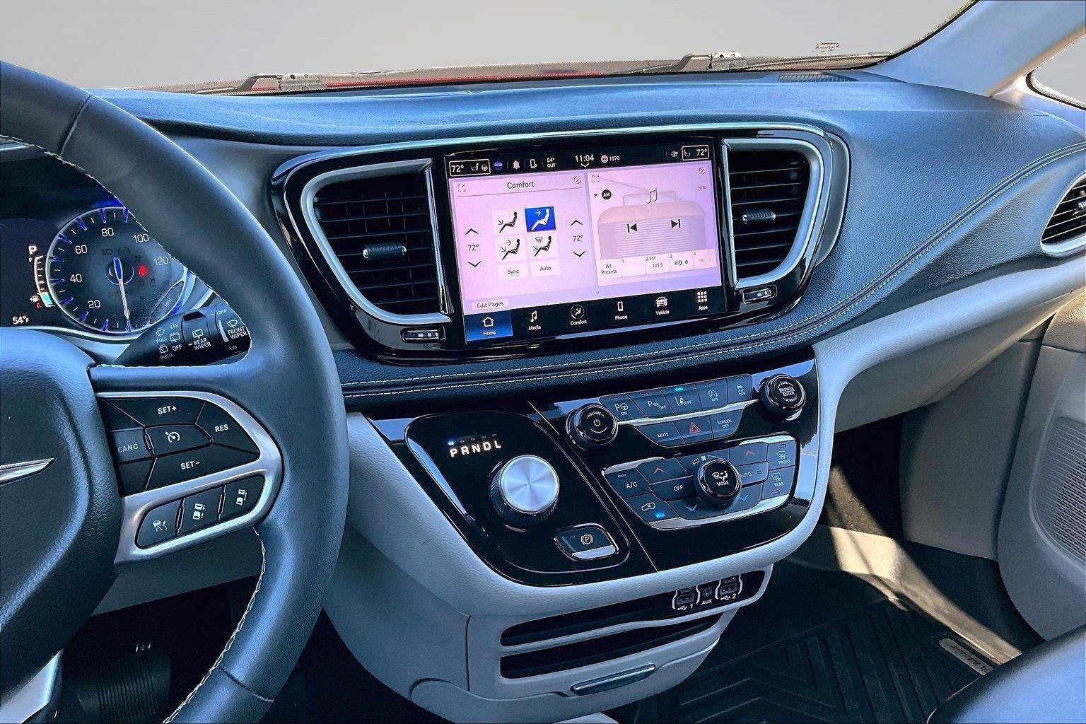 Used 2023 Chrysler Pacifica Touring-L AWD/4WD image 7