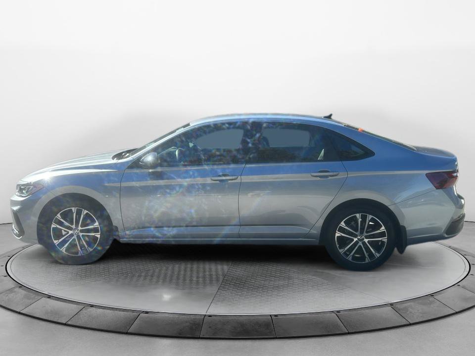 Used 2026 Volkswagen Jetta Sport FWD image 4