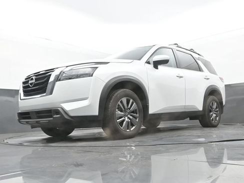 Used 2025 Nissan Pathfinder SV AWD/4WD image 12