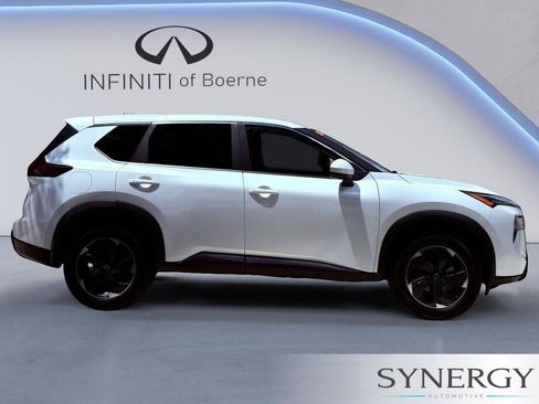 Used 2024 Nissan Rogue SV AWD/4WD image 4