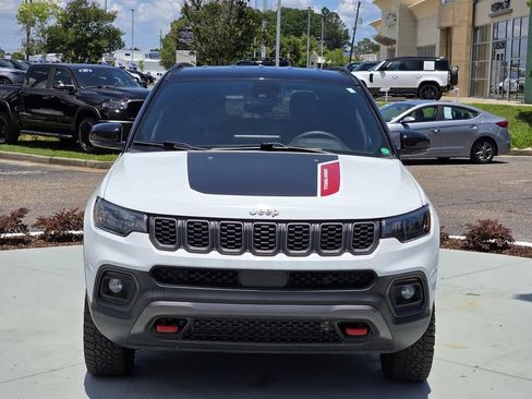 Used 2025 Jeep Compass Trailhawk AWD/4WD image 2
