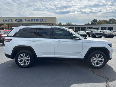 Used 2022 Jeep Grand Cherokee Limited image 25