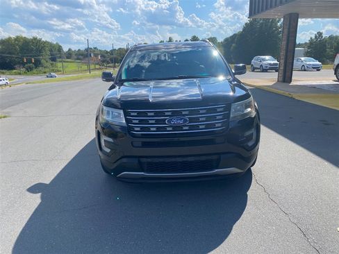 Used 2016 Ford Explorer XLT w/ Equipment Group 202A AWD/4WD image 2