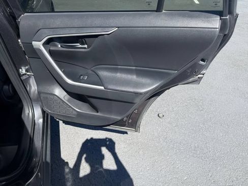 Used 2020 Toyota RAV4 XLE AWD/4WD image 29