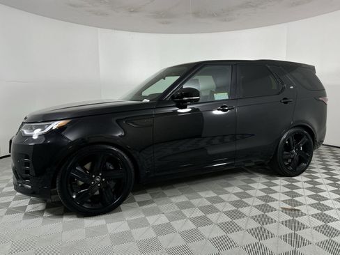 Certified 2025 Land Rover Discovery Dynamic SE image 2