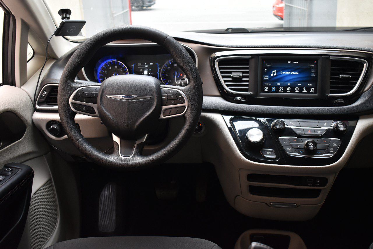 Used 2019 Chrysler Pacifica L FWD image 24