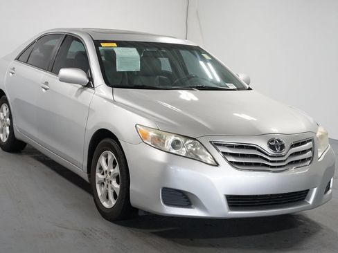 Used 2011 Toyota Camry LE w/ LE Extra-Value Pkg FWD image 3