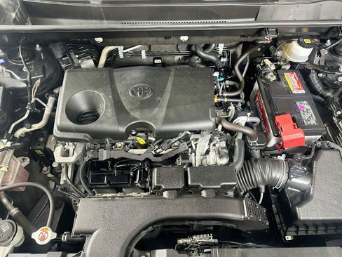 Used 2020 Toyota RAV4 XLE w/ Convenience Package FWD image 34