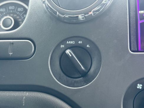 Used 2005 Ford Expedition XLT image 30