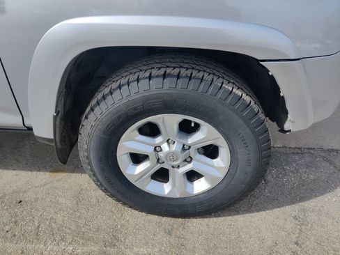 Used 2018 Toyota 4Runner SR5 Premium image 3