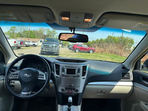 Used 2014 Subaru Outback 2.5i Premium image 9
