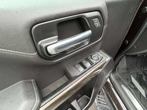 Used 2019 Chevrolet Silverado 1500 LT Trail Boss AWD/4WD image 18