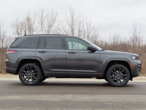 New 2026 Jeep Grand Cherokee Limited image 2
