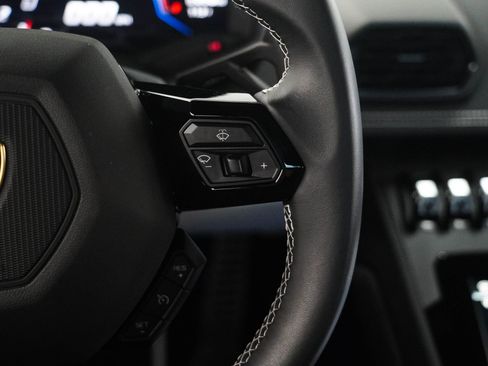 Used 2021 Lamborghini Huracan EVO image 20