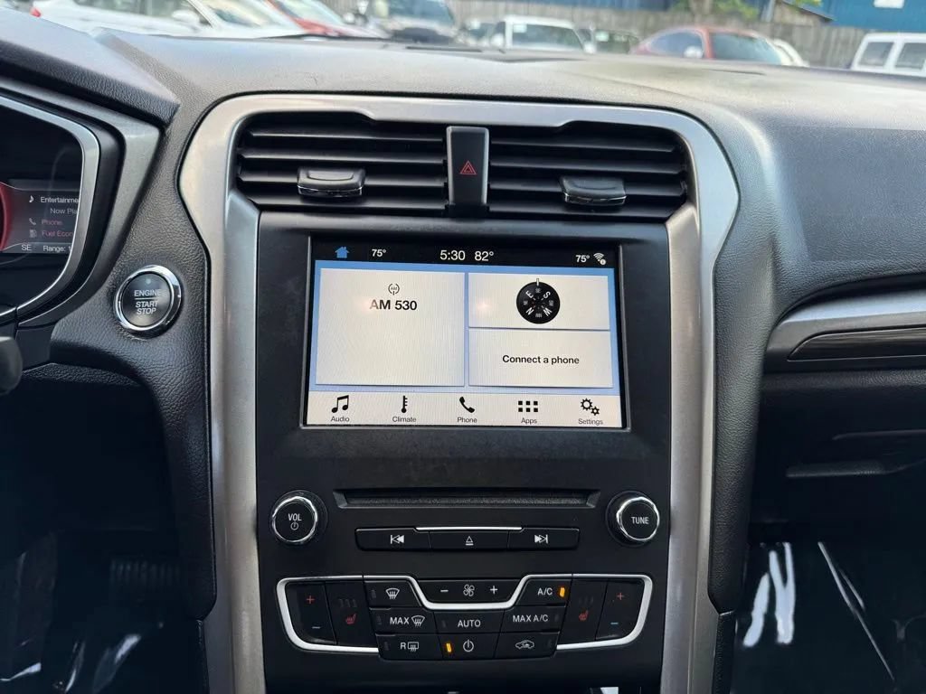 Used 2018 Ford Fusion SE w/ Equipment Group 602A FWD image 17
