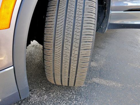 Used 2023 Volkswagen Tiguan SE R-Line image 31