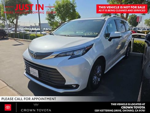 Used 2026 Toyota Sienna XLE FWD image 1