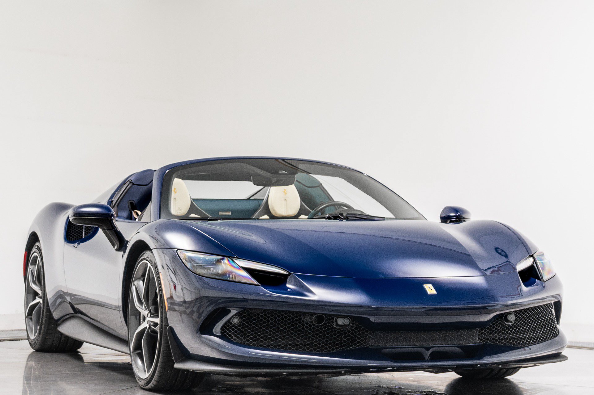 Used 2024 Ferrari 296 GTS RWD image 3