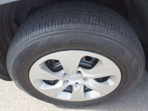 Used 2019 Toyota RAV4 LE FWD image 25