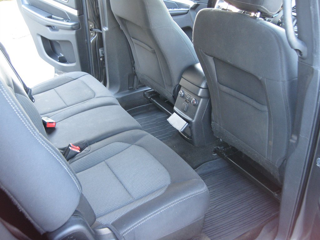 Used 2017 Ford Explorer XLT AWD/4WD image 28