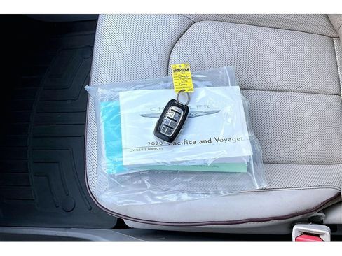 Used 2020 Chrysler Pacifica Limited FWD image 58