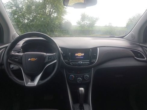 Used 2022 Chevrolet Trax LT w/ LT Convenience Package AWD/4WD image 13