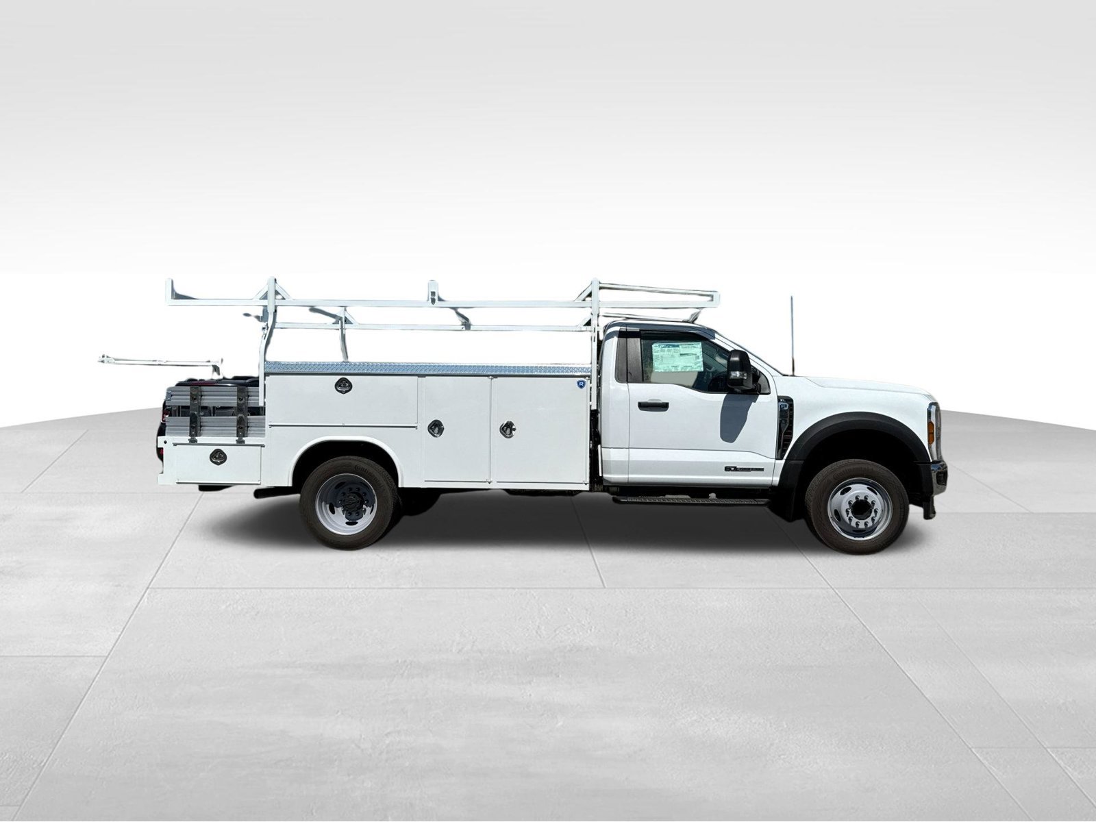 Used 2024 Ford F550 2WD Regular Cab Super Duty image 2