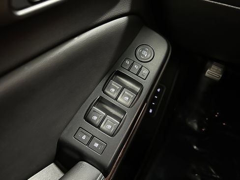 Used 2015 GMC Yukon XL SLT w/ Open Road Package AWD/4WD image 24