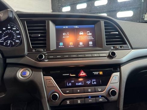 Used 2017 Hyundai Elantra Limited FWD image 18
