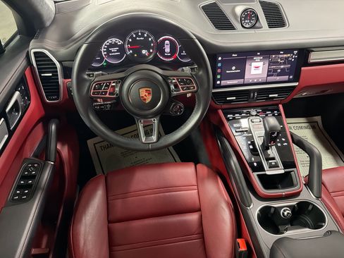 Certified 2023 Porsche Cayenne Turbo AWD/4WD image 18