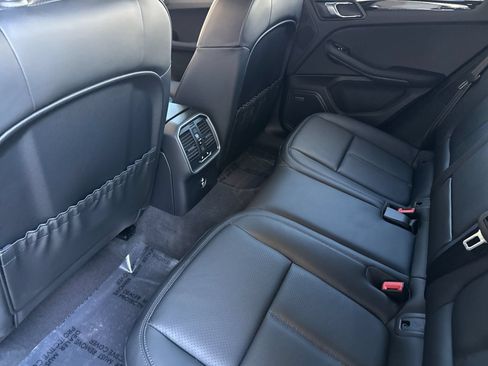 Certified 2026 Porsche Macan AWD/4WD image 14