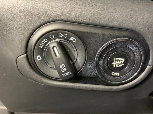 Used 2019 Maserati Levante GranLusso AWD/4WD image 25